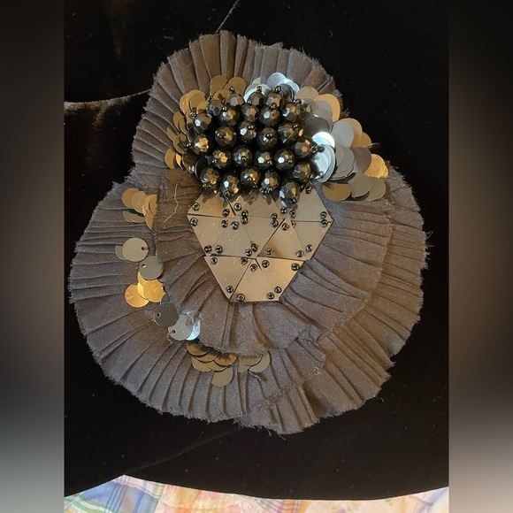 Trina Turk Black Velvet Velour Sleeveless Dress Flower Appliqué Pin Size 6 Party - Picture 11 of 12